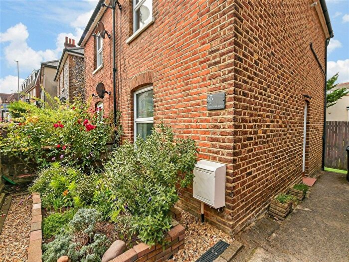 2 Bedroom Semi Detached House For Sale In Godstone Road, Whyteleafe, Surrey, CR3