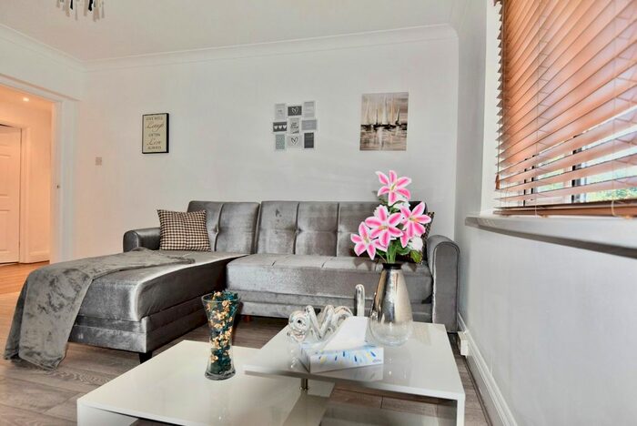 2 Bedroom Flat To Rent In Wentloog Close, Cardiff, CF3