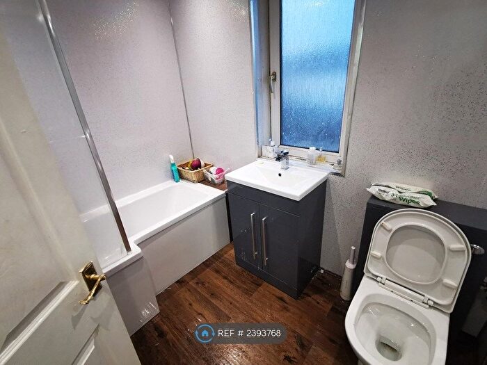 3 Bedroom Semi-Detached House To Rent In Gartcraig Road, Glasgow, G33