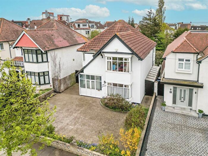 4 Bedroom Detached House For Sale In First Avenue, Chalkwell, SS0
