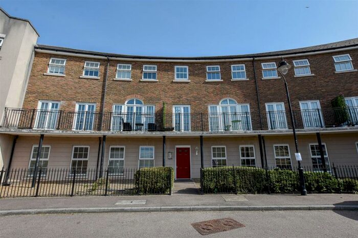 2 Bedroom Apartment To Rent In Palladian Circus, Ingress Park, Greenhithe, DA9
