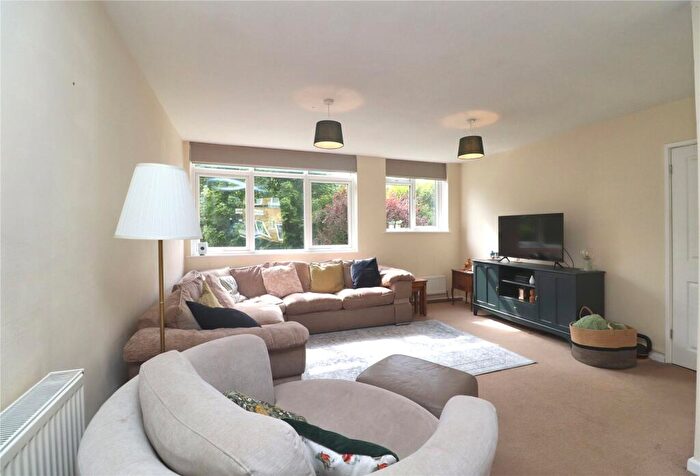 2 Bedroom Flat For Sale In Radstone Court, Woking, GU22