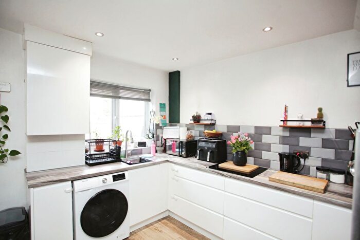 3 Bedroom Terraced House For Sale In Hilton Avenue, Nuneaton, Warwickshire, CV10