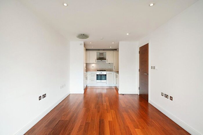 1 Bedroom Flat To Rent In Goswell Road, Barbican, EC1M