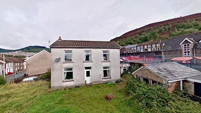 4 Bedroom Detached House For Sale In Miskin Road, Tonypandy, Mid Glamorgan, CF40