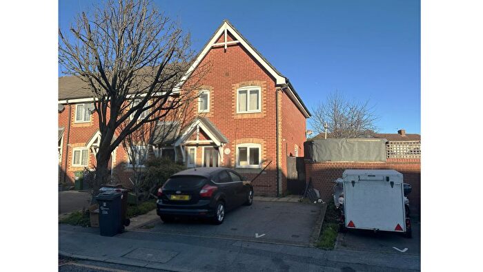 3 Bedroom Property For Sale In Langdale Close, Dagenham, Essex, RM8