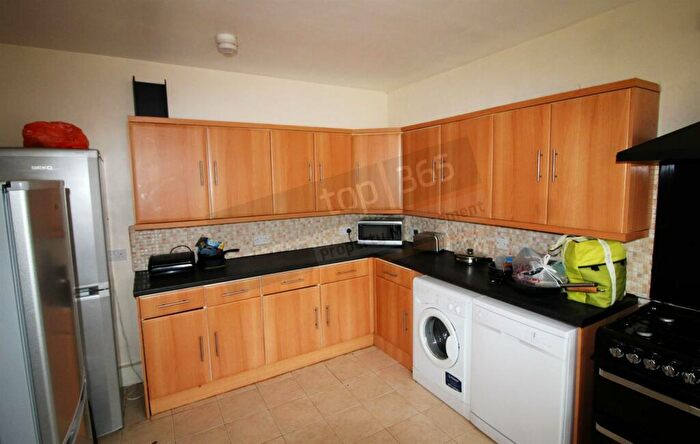 8 Bedroom Detached House To Rent In *Pppw* Inclusive. Harlaxton Drive, Nottingham, NG7