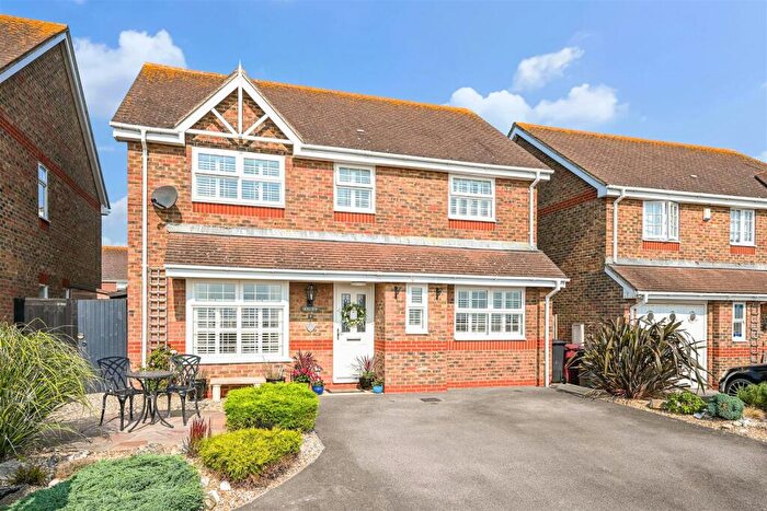4 Bedroom Detached House For Sale In Wight Way, Selsey, Chichester, PO20