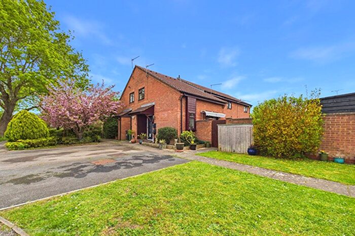 1 Bedroom Semi Detached House For Sale In Alderfield Close, Theale, Reading, Berkshire, RG7