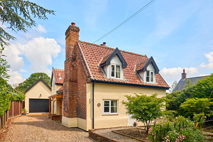 4 Bedroom Detached House For Sale In The Green, Old Buckenham, NR17