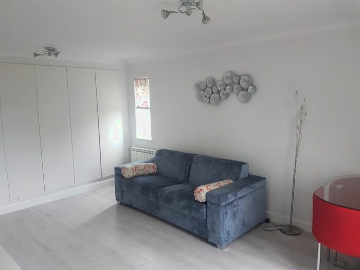 Studio To Rent In Allington Close, Greenford, UB6