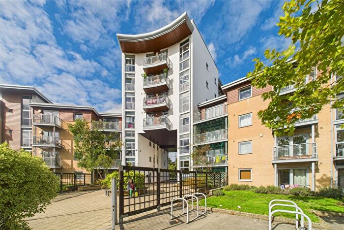 1 Bedroom Apartment For Sale In Kelvin Gate, Bracknell, Berkshire, RG12