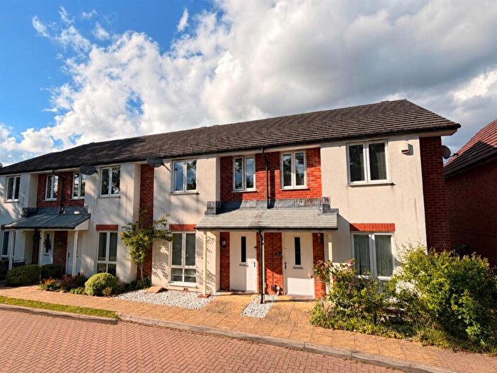 3 Bedroom Terraced House For Sale In Northolt Close, Farnborough, GU14