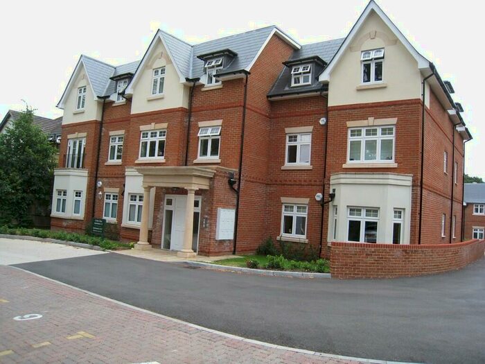 2 Bedroom Apartment To Rent In Reigate Hill, RH2