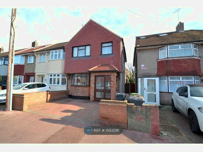 4 Bedroom End Of Terrace House To Rent In Naseby Road, Dagenham, RM10