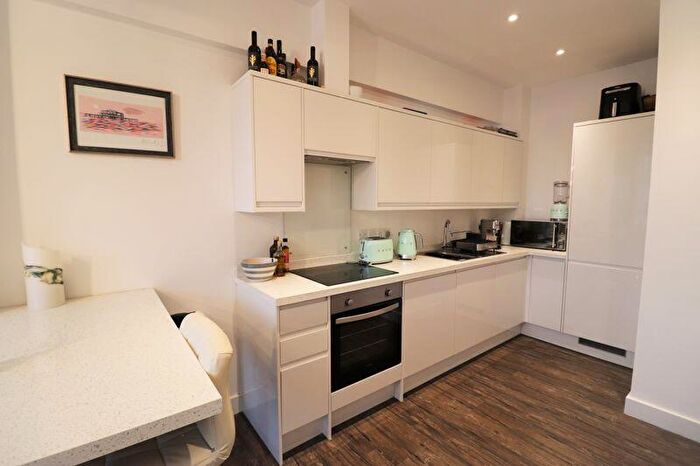 1 Bedroom Flat For Sale In The Causeway, Worthing, BN12