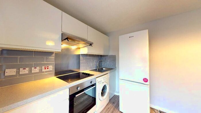 1 Bedroom Flat To Rent In Cotton Avenue, London, W3