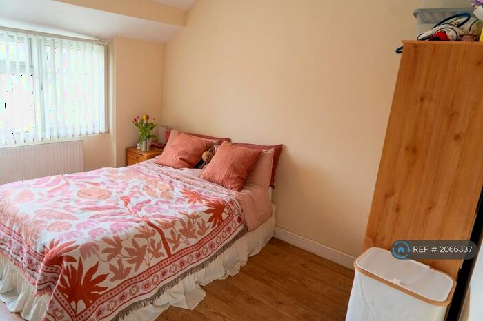 4 Bedroom Semi-Detached House To Rent In Derwent Avenue, Headington, Oxford, OX3