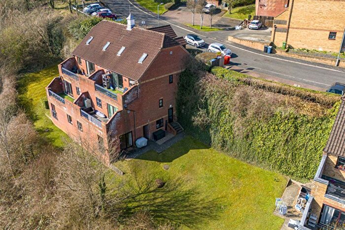 2 Bedroom Flat For Sale In Gandon Vale, High Wycombe, HP13