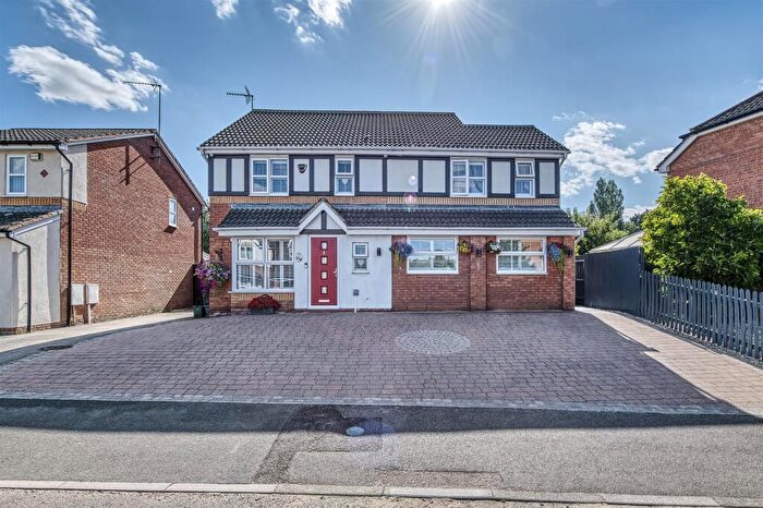 4 Bedroom Detached House For Sale In Holbush Way, Irthlingborough, NN9