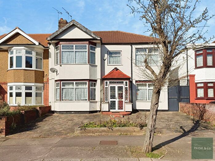 6 Bedroom End Terrace House For Sale In Castle Drive, Redbridge, Ilford, IG4
