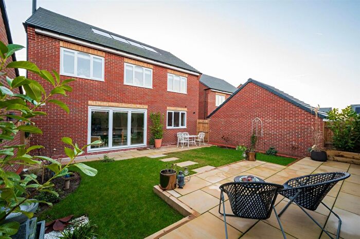 4 Bedroom Detached House For Sale In Tinker Street, Chesterfield, Derbyshire, S43
