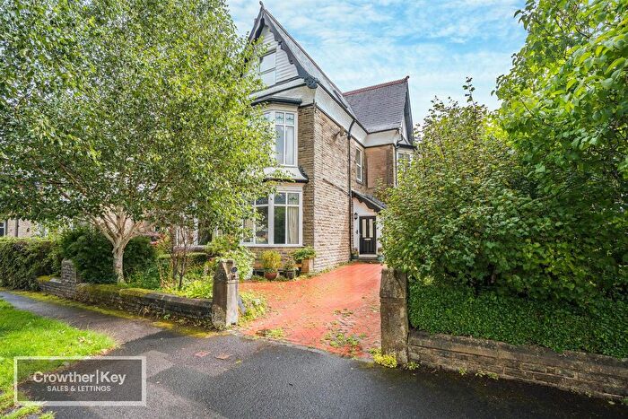 5 Bedroom Semi-Detached House For Sale In Wye Grove, Buxton, SK17