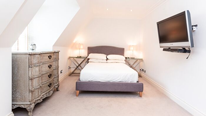 1 Bedroom Flat To Rent In Grosvenor Hill, Mayfair, London, W1K