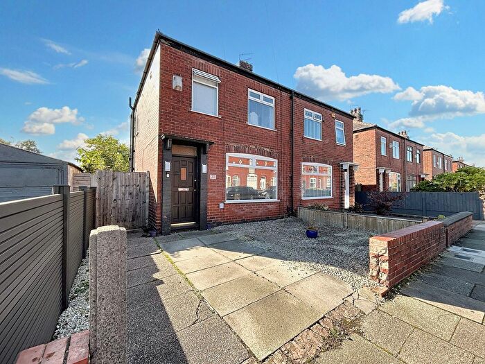 3 Bedroom Semi-Detached House For Sale In Poplar Road, Swinton, M27
