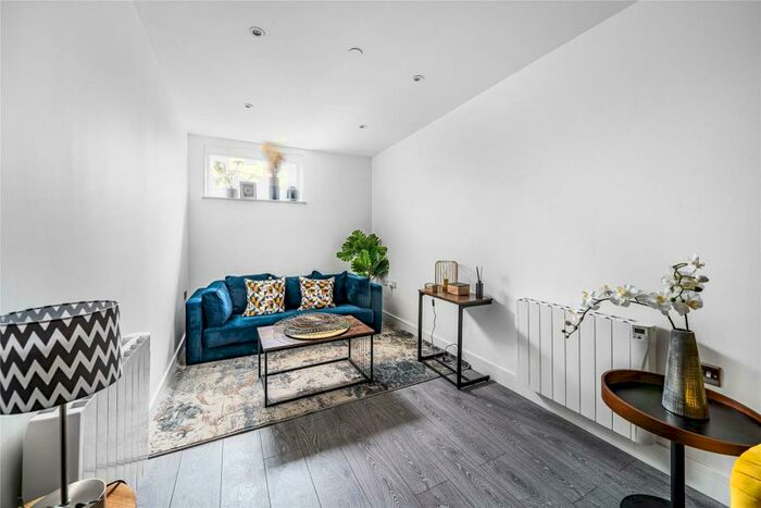 1 Bedroom Apartment To Rent In Addlestone, KT15