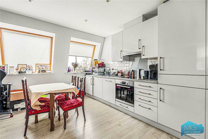 1 Bedroom Flat For Sale In High Road, London, N20