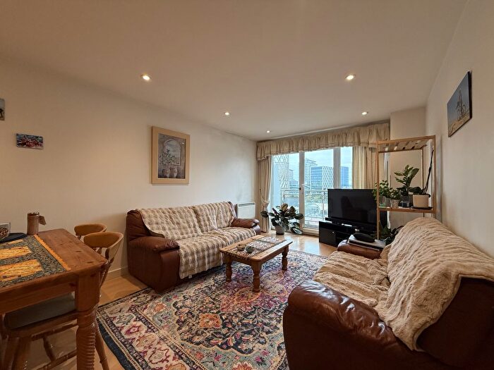 2 Bedroom Flat To Rent In Imperial Point, Salford Quays, Salford, M50
