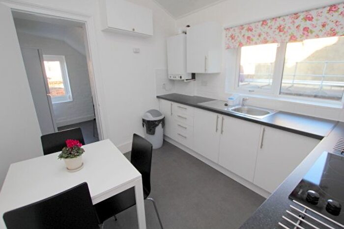 3 Bedroom Flat To Rent In Lea Bridge Road, Leyton, E10