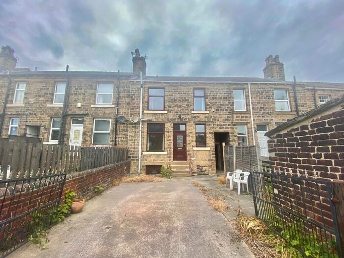 2 Bedroom Property To Rent In Belton Street, Moldgreen, Huddersfield, HD5