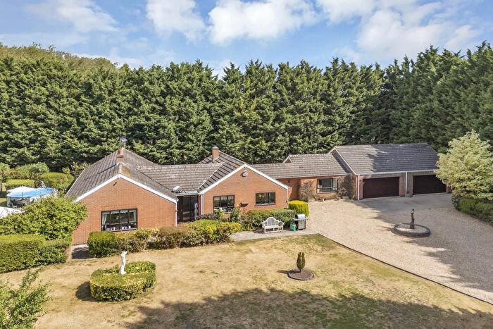 4 Bedroom Detached Bungalow For Sale In Woodside View, Staunton In The Vale, NG13