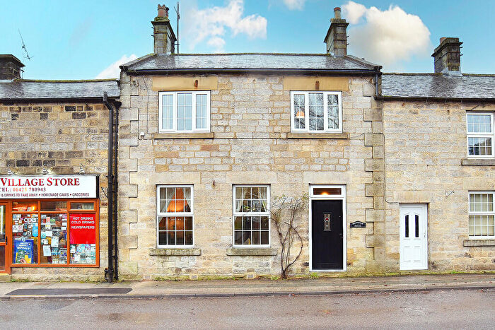 3 Bedroom Semi-Detached House For Sale In West View, Dacre Banks, Harrogate, HG3