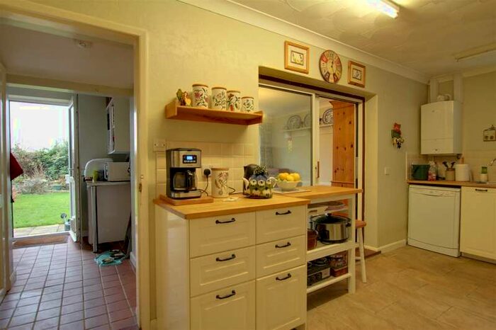2 Bedroom Detached Bungalow For Sale In Station Road, Willoughby, LN13