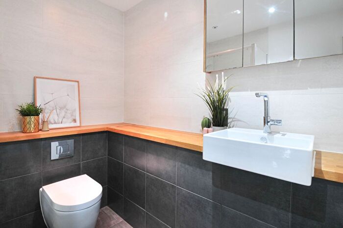 3 Bedroom Town House To Rent In Bedroom Townhouse – Vimto Gardens, Barrow Street, Salford, M3