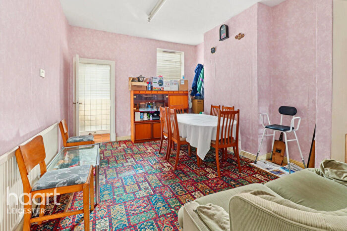 5 Bedroom Terraced House For Sale In Beatrice Road, Leicester, LE3