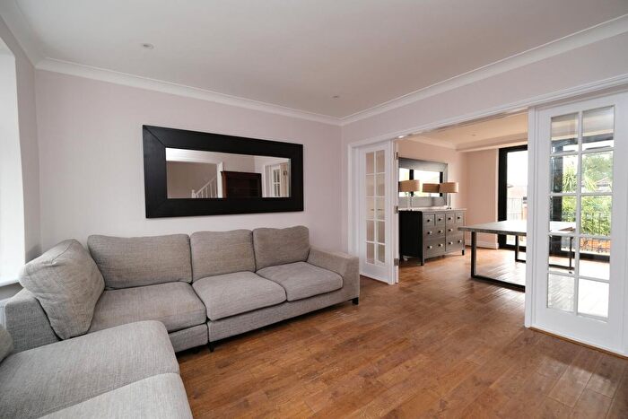 4 Bedroom Semi Detached House To Rent In Charter Way, London, Southgate, N14