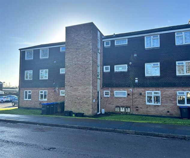 2 Bedroom Flat For Sale In Southmead, Chippenham, SN14