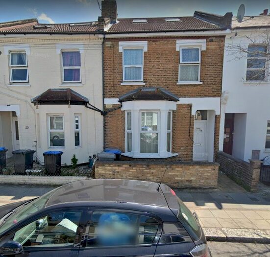 Studio To Rent In Belton Road, London, NW2