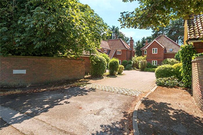 4 Bedroom Detached House To Rent In Houston Place, Esher, KT10