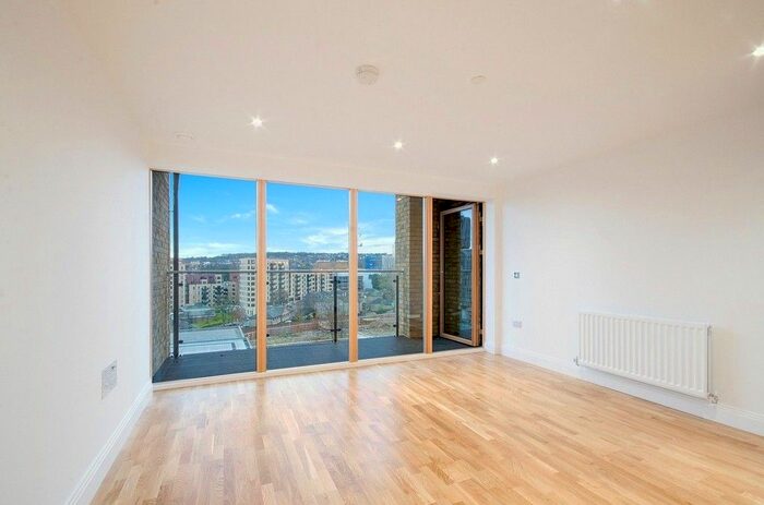 2 Bedroom Flat To Rent In Wellington Street, London, SE18