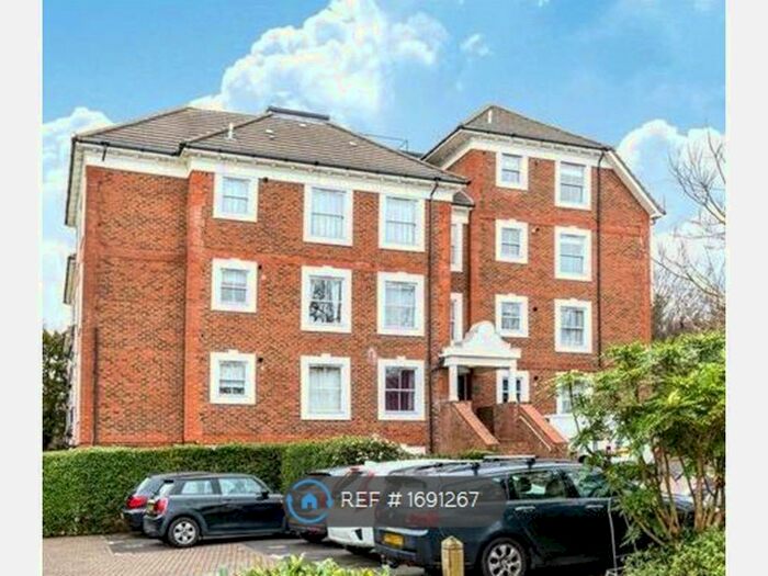 2 Bedroom Flat To Rent In Cavendish House, London, N12