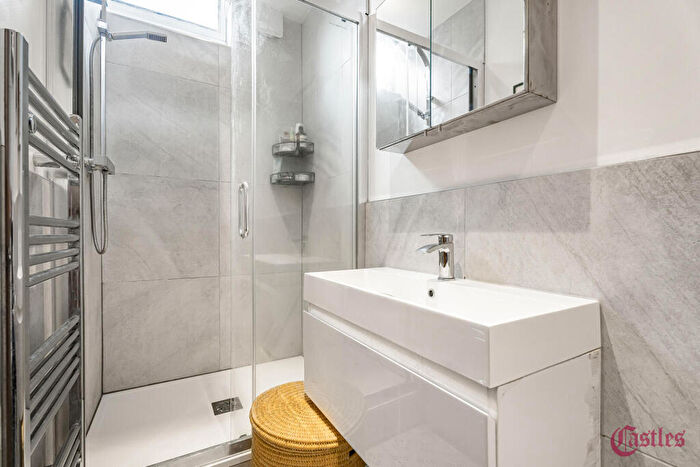 1 Bedroom Flat For Sale In Denton Road, N8