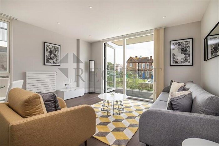 2 Bedroom Apartment To Rent In Hamond Court, Queenshurst Square, KT2