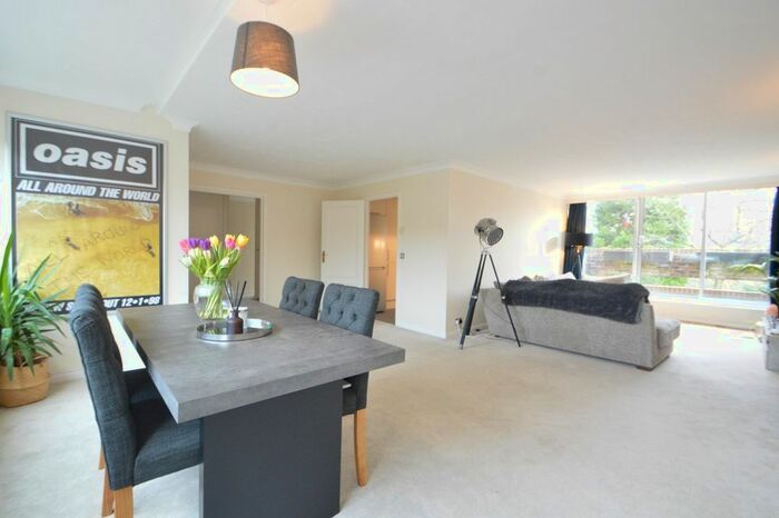 2 Bedroom Flat To Rent In Stroudwater Park, Weybridge, KT13