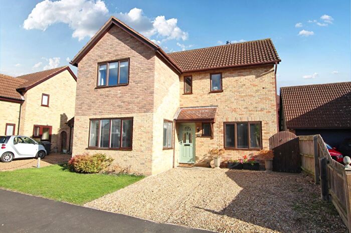 4 Bedroom Detached House For Sale In Queens Close, Northill, Biggleswade, SG18
