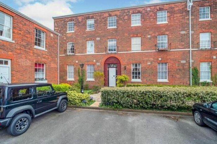 1 Bedroom Flat To Rent In Wellington Court, Weymouth, DT4